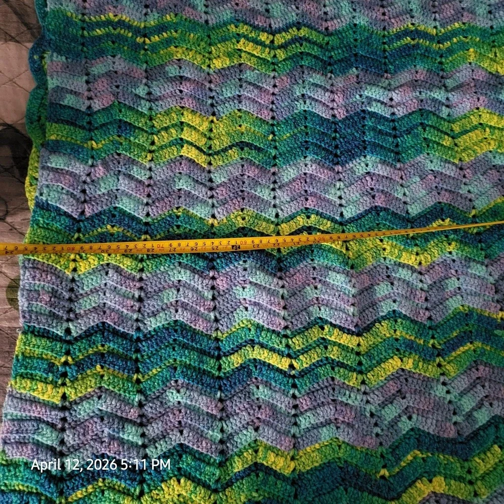Vintage Crochet Ripple Afghan Blanket 70s Chevron Zig Zag Pastel Colors 30x33(2)